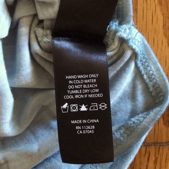 NWT Max Jeans Blue Scoop Neck Short Sleeve Top Size Medium - Picture 8 of 10